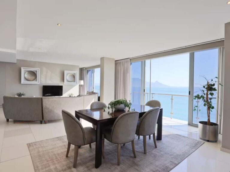 Luxury Apartment, Ocean & Mountain Views