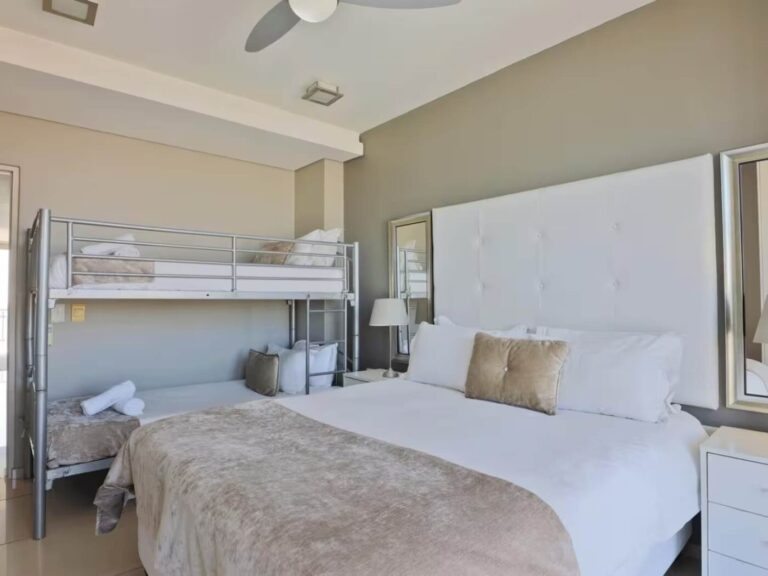 Luxury Apartment, Ocean & Mountain Views