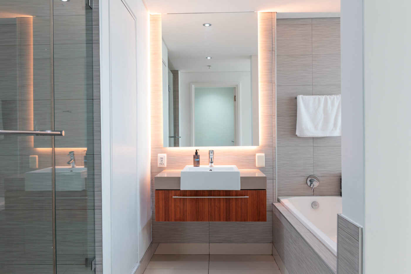 Modern Apartment at Harbour Bridge Hotel
